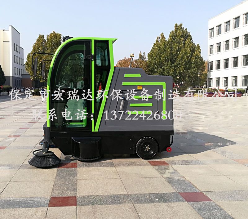 HRD-2150全封閉雙風(fēng)機(jī)駕駛式掃地車 HRD-2150全封閉雙風(fēng)機(jī)駕駛式掃地車