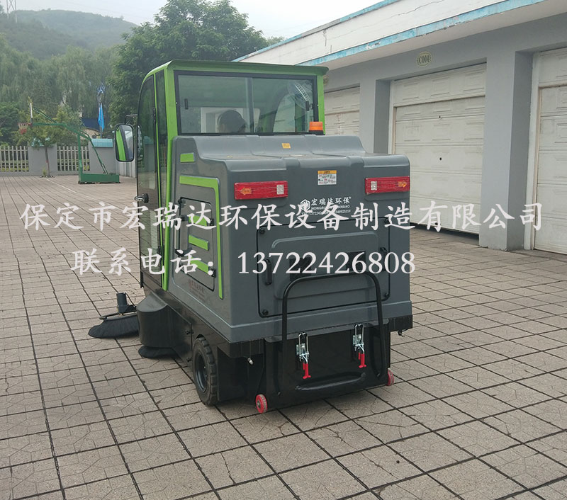 HRD-2150全封閉雙風(fēng)機(jī)駕駛式掃地車 HRD-2150全封閉雙風(fēng)機(jī)駕駛式掃地車